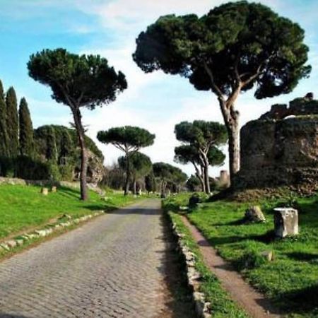 Basilica San Giovanni Appia Antica A Casa Di Amici Rom Exteriör bild