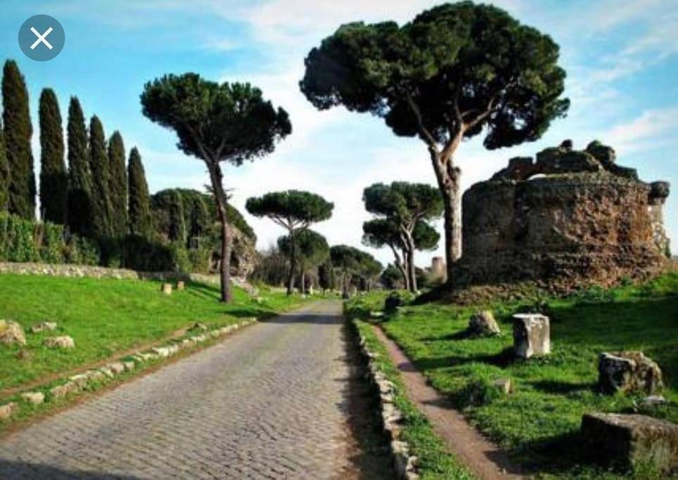 Basilica San Giovanni Appia Antica A Casa Di Amici Rom Exteriör bild